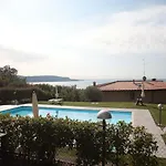Panorama View, Pool & Garden, 2 Bathrooms, Kingsize & Single-beds, Fast Internet *