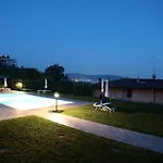 Daire Panorama View, Pool & Garden, 2 Bathrooms, Kingsize & Single-beds, Fast Internet