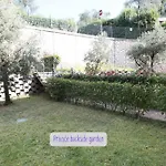 Panorama View, Pool & Garden, 2 Bathrooms, Kingsize & Single-beds, Fast Internet Daire Toscolano Maderno