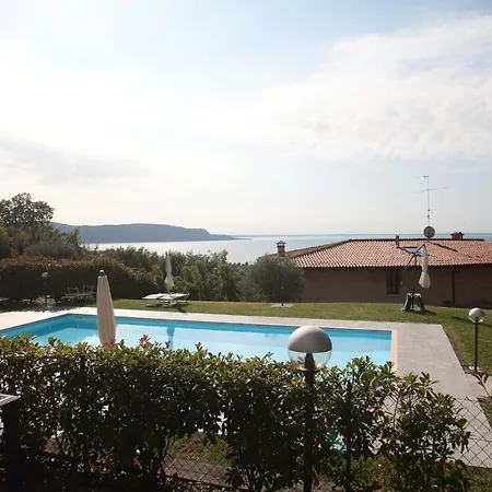 Panorama View, Pool & Garden, 2 Bathrooms, Kingsize & Single-beds, Fast Internet *