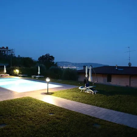 Apartmán Panorama View, Pool & Garden, 2 Bathrooms, Kingsize & Single-beds, Fast Internet