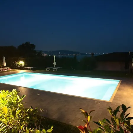 Apartmán Panorama View, Pool & Garden, 2 Bathrooms, Kingsize & Single-beds, Fast Internet