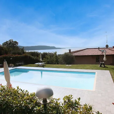 Panorama View, Pool & Garden, 2 Bathrooms, Kingsize & Single-beds, Fast Internet Apartment *