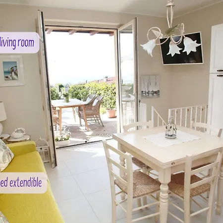 Panorama View, Pool & Garden, 2 Bathrooms, Kingsize & Single-beds, Fast Internet Apartment Toscolano Maderno