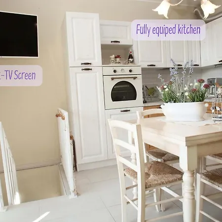 Panorama View, Pool & Garden, 2 Bathrooms, Kingsize & Single-beds, Fast Internet Apartment