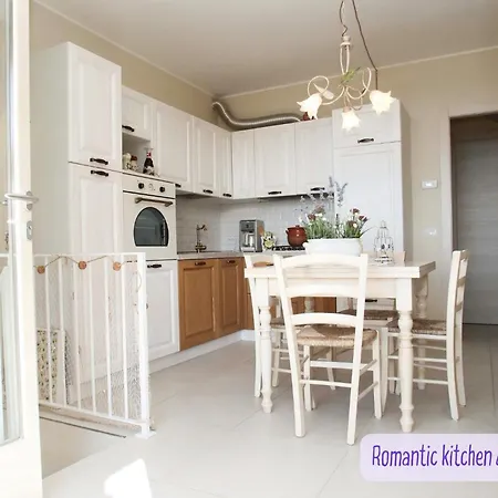 Panorama View, Pool & Garden, 2 Bathrooms, Kingsize & Single-beds, Fast Internet *