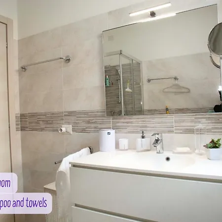 Panorama View, Pool & Garden, 2 Bathrooms, Kingsize & Single-beds, Fast Internet *
